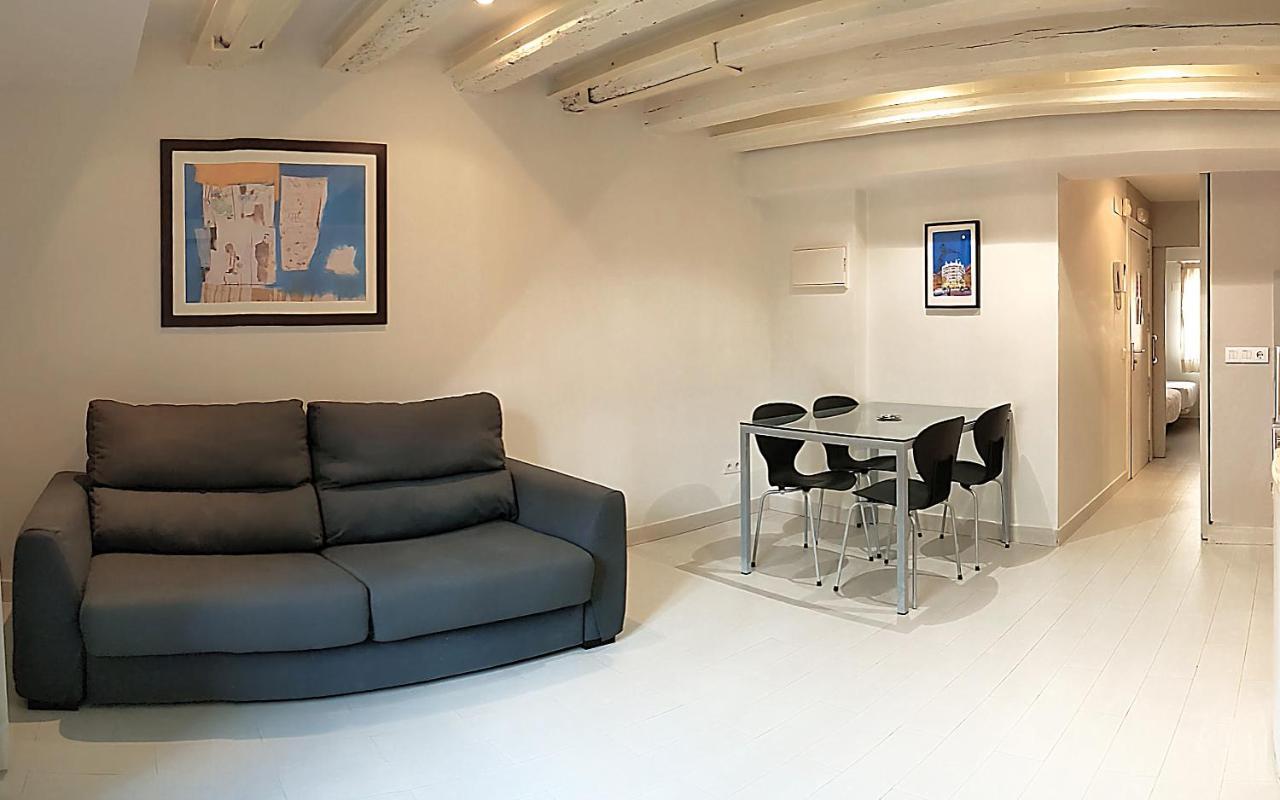 Classbedroom Gothic Ramblas Apartments — Photos 3